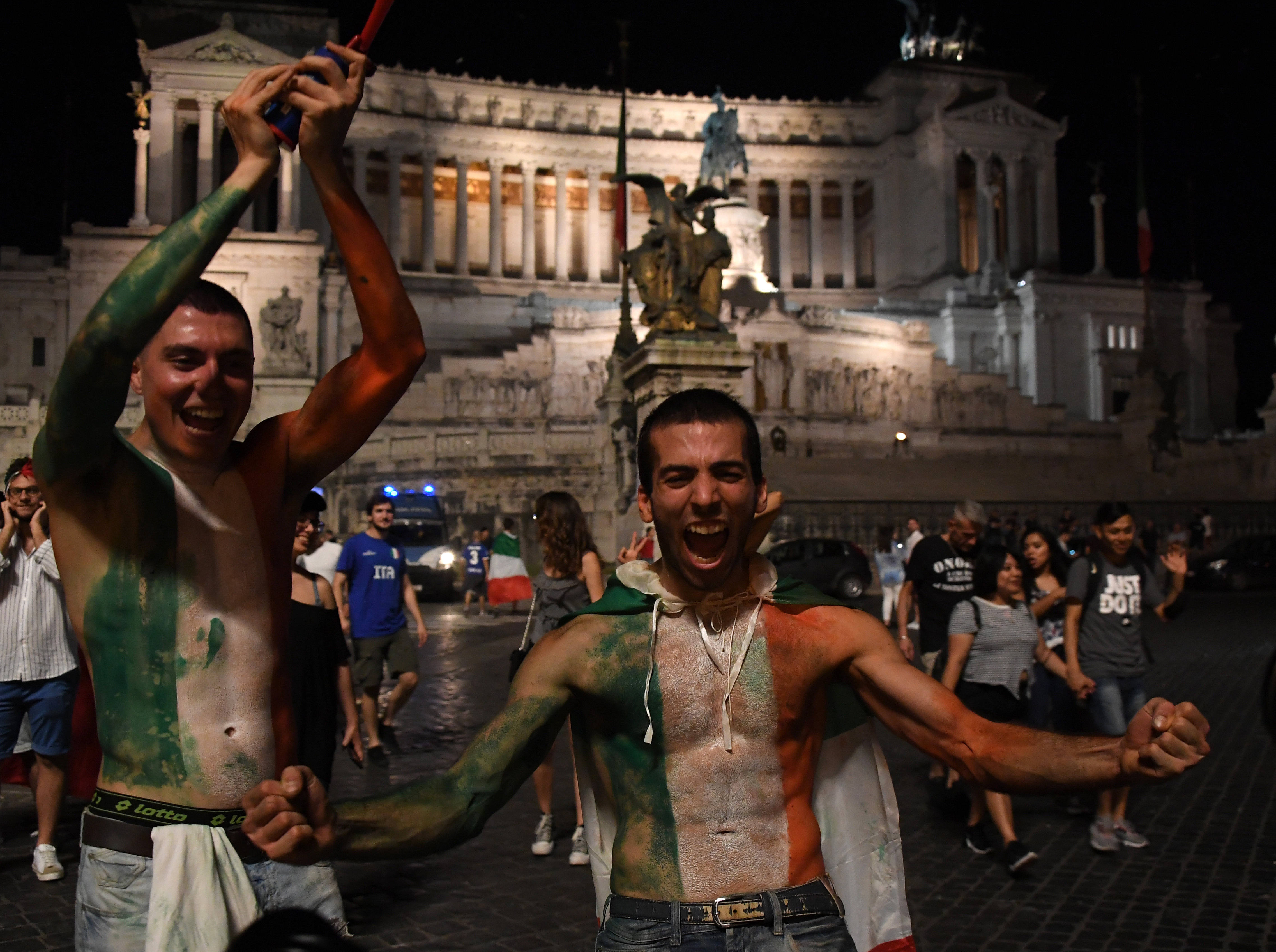 包含意大利淘汰希腊，晋级欧锦赛决赛圈的词条