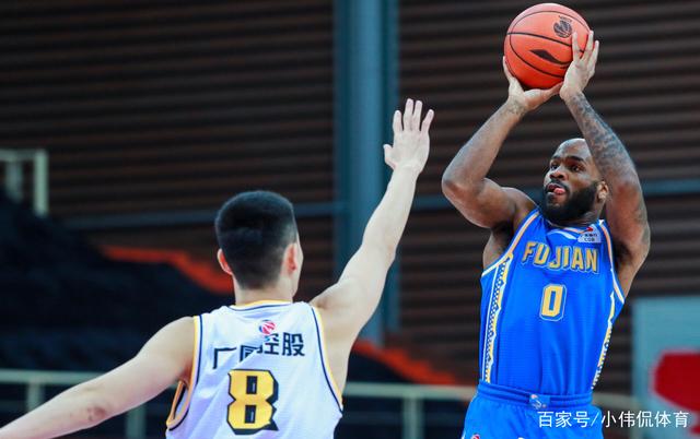 开云体育app-包含罗伯特-高登领衔出战，带领球队轻松取得胜利的词条