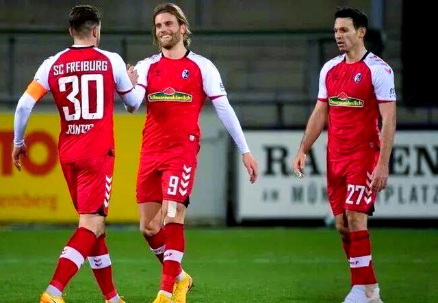 弗莱堡在主场与斯图加特握手言和的简单介绍