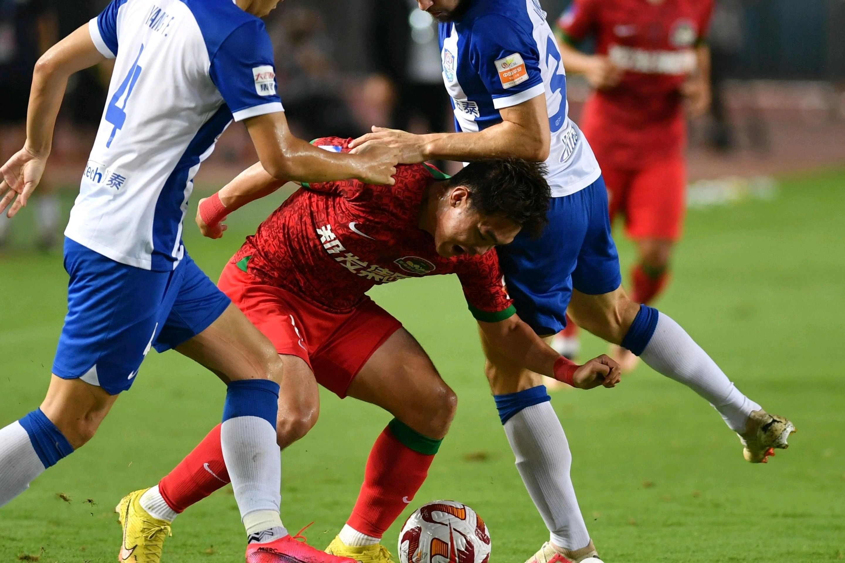 开云体育网页版登录入口-风云变幻！足球赛场上的精彩瞬间