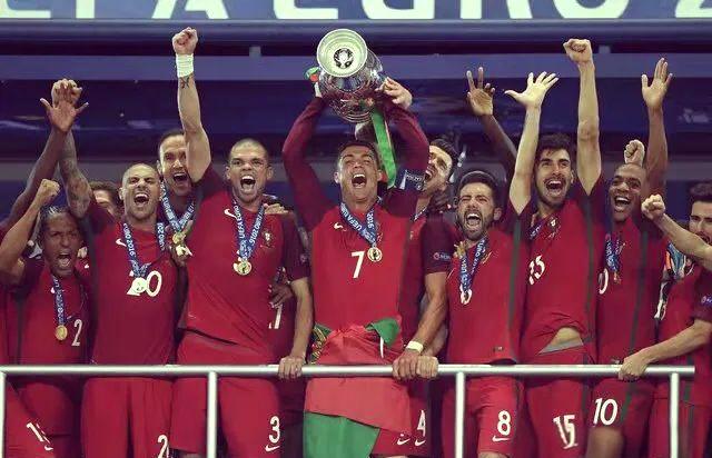 开云体育入口-顶级足球赛事产生冠军，球队夺冠成为焦点