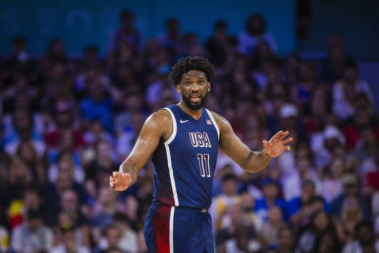 开云体育官网-76人球星恩比德当选本赛季最佳防守球员